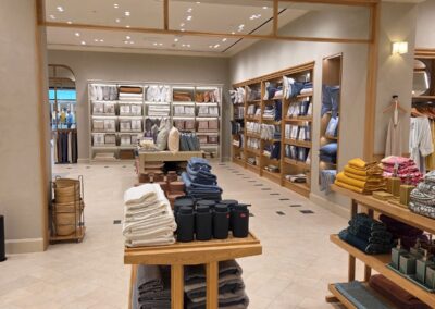 Perspectiva general del interior de la tienda Mango Home en Zaragoza