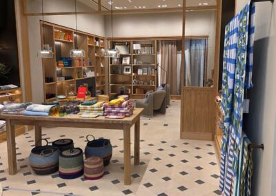Zona de circulación del nuevo establecimiento Mango Home en Puerto Venecia