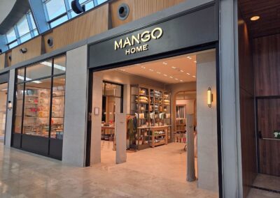 Fachada del nuevo establecimiento Mango Home en el centro comercial Puerto Venecia de Zaragoza