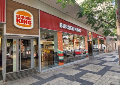 Establecimiento Burger King con sistema de climatización ampliado por Climáfrica