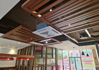 Instalación interior de climatización con cassette Kosner en Burger King