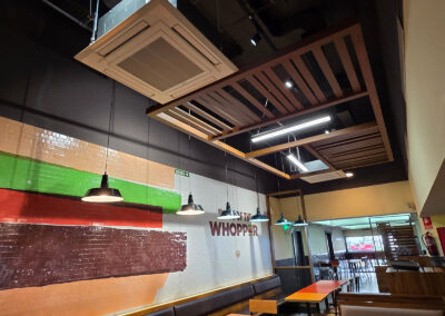 Cassette de techo Mitsubishi Electric instalado en Burger King Zaragoza