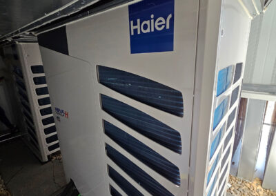 Unidad exterior Haier del sistema VRV instalado en gimnasio Synergym